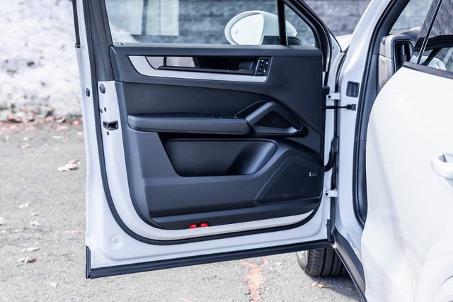 Used 2024 Porsche Cayenne image 22