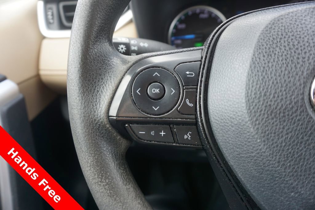 Used 2022 Toyota RAV4 LE AWD/4WD image 4