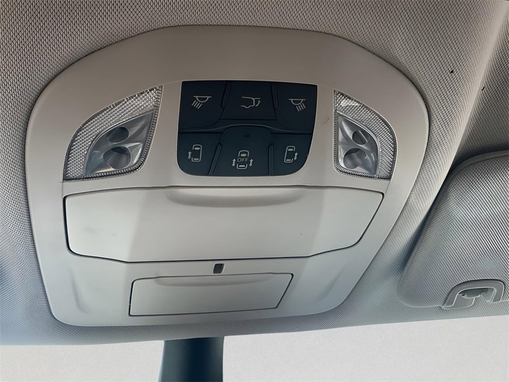 Used 2024 Chrysler Pacifica Select image 30