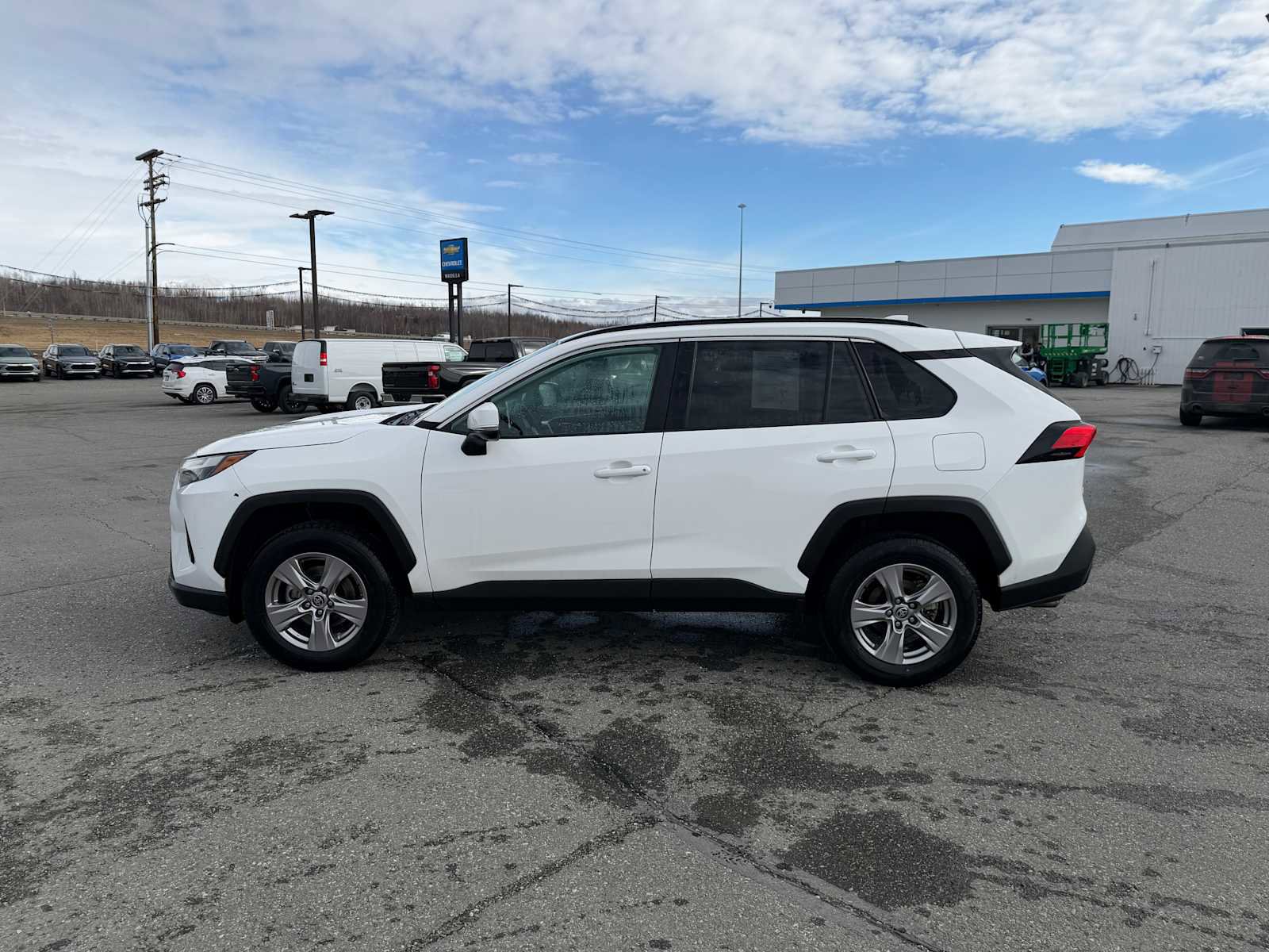 Used 2023 Toyota RAV4 XLE FWD image 2