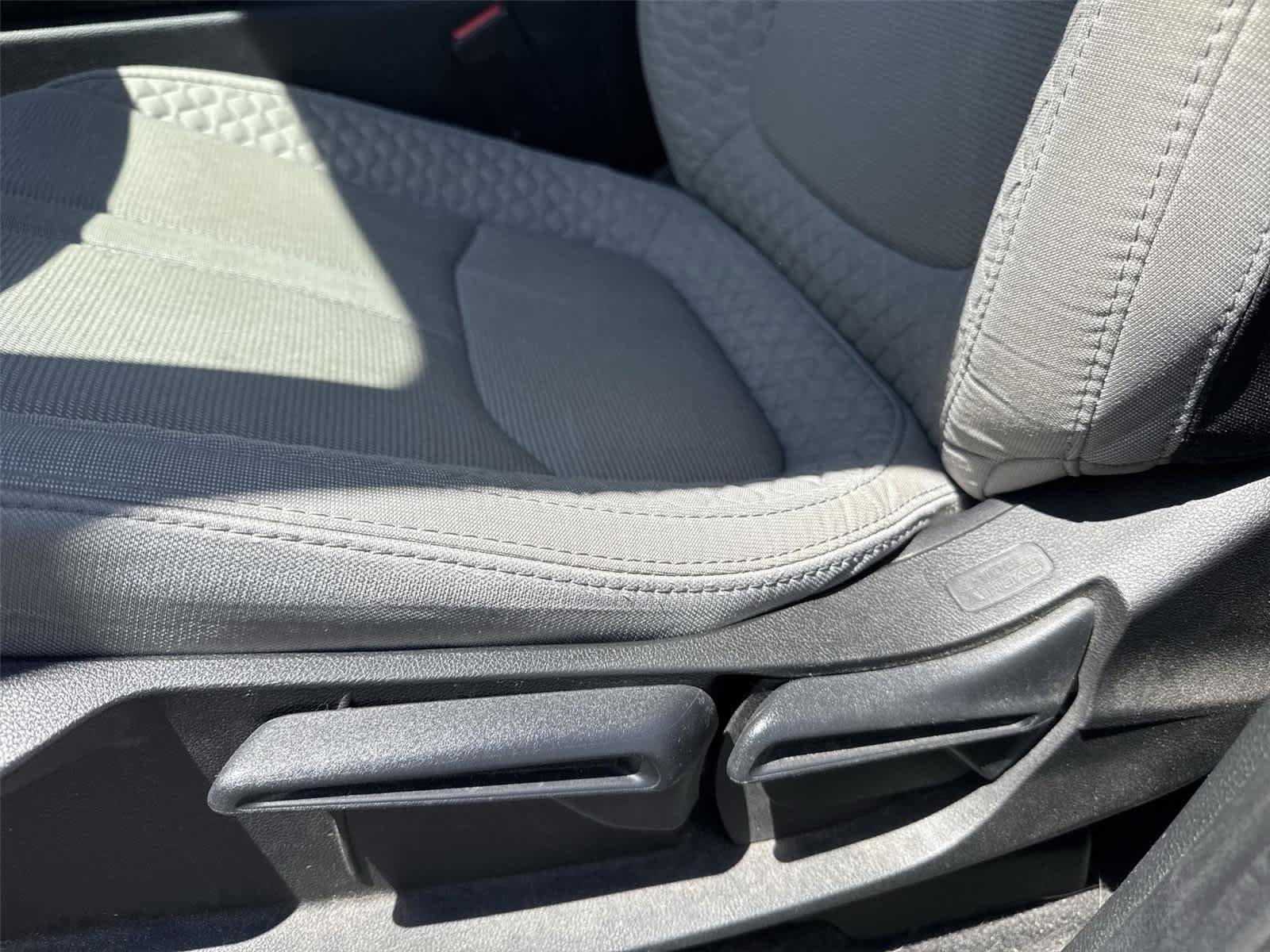 Used 2023 Honda Pilot LX image 12
