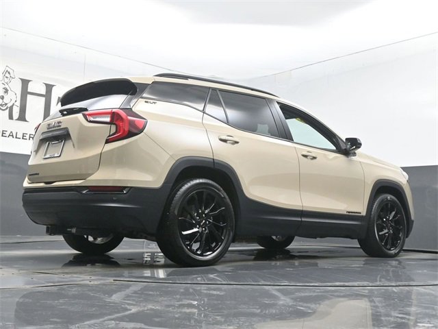 Used 2023 GMC Terrain SLT w/ Elevation Edition image 32