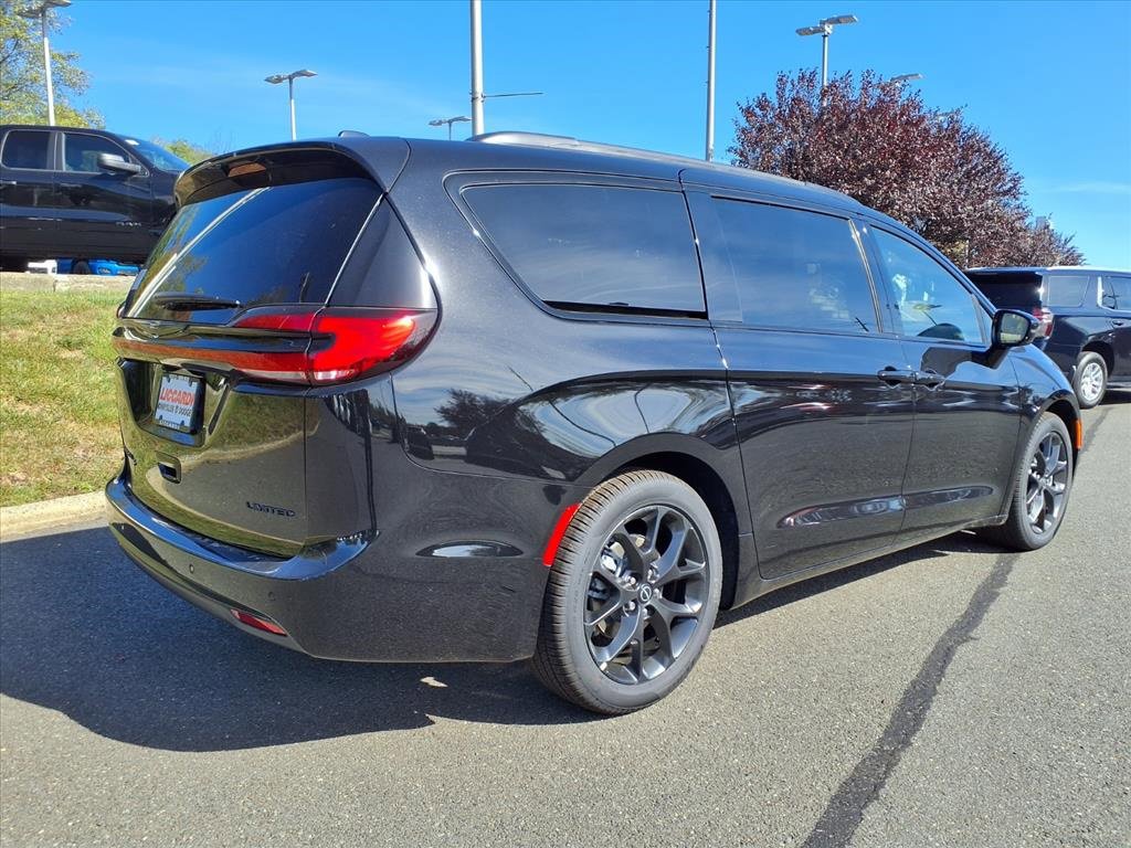 New 2026 Chrysler Pacifica Limited image 2