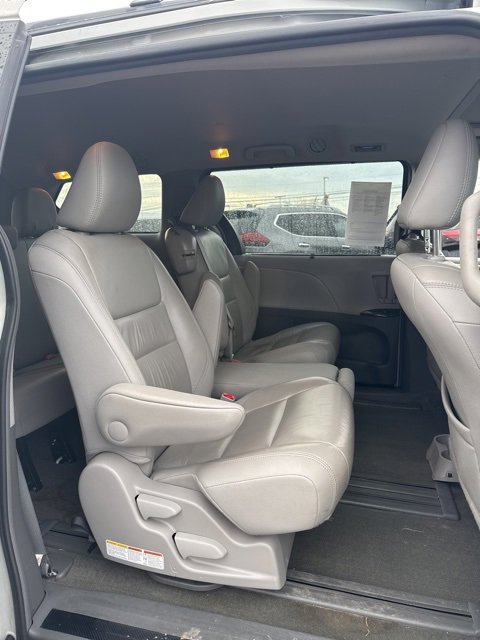 Used 2017 Toyota Sienna XLE w/ XLE Navigation Package image 16