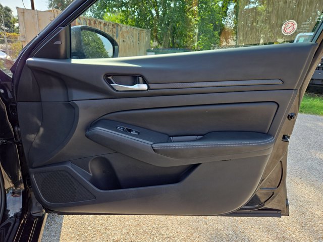 Used 2025 Nissan Altima 2.5 SV FWD image 24