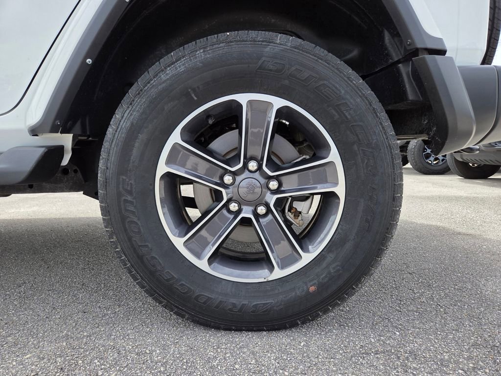 Used 2023 Jeep Wrangler Unlimited Sahara AWD/4WD image 16