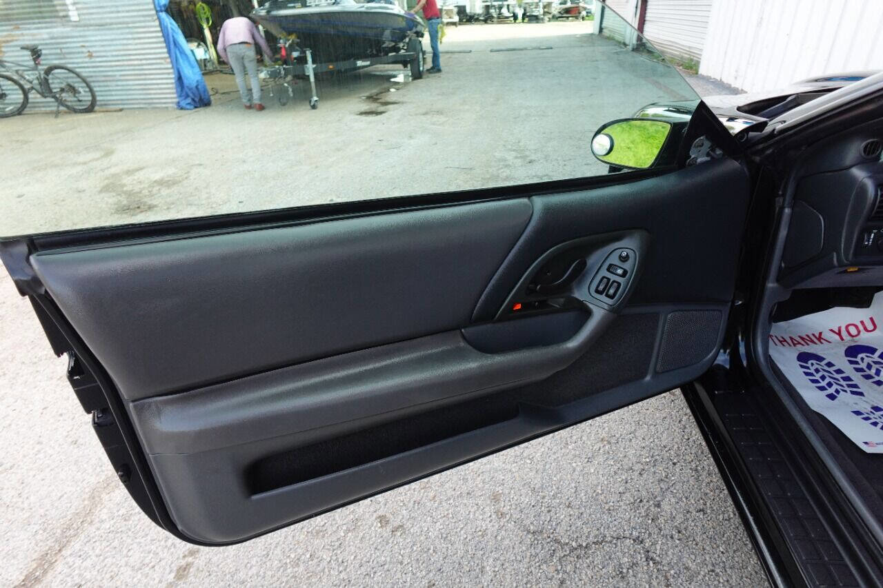 Used 1999 Chevrolet Camaro Z28 w/ SS Performance/Appearance Pkg image 31