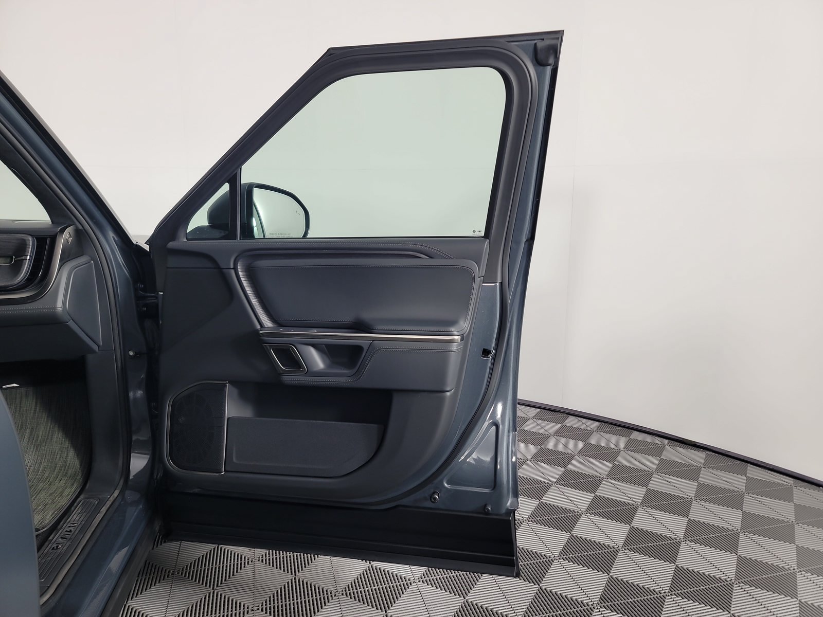Used 2024 Rivian R1T Adventure Dual AWD/4WD image 18