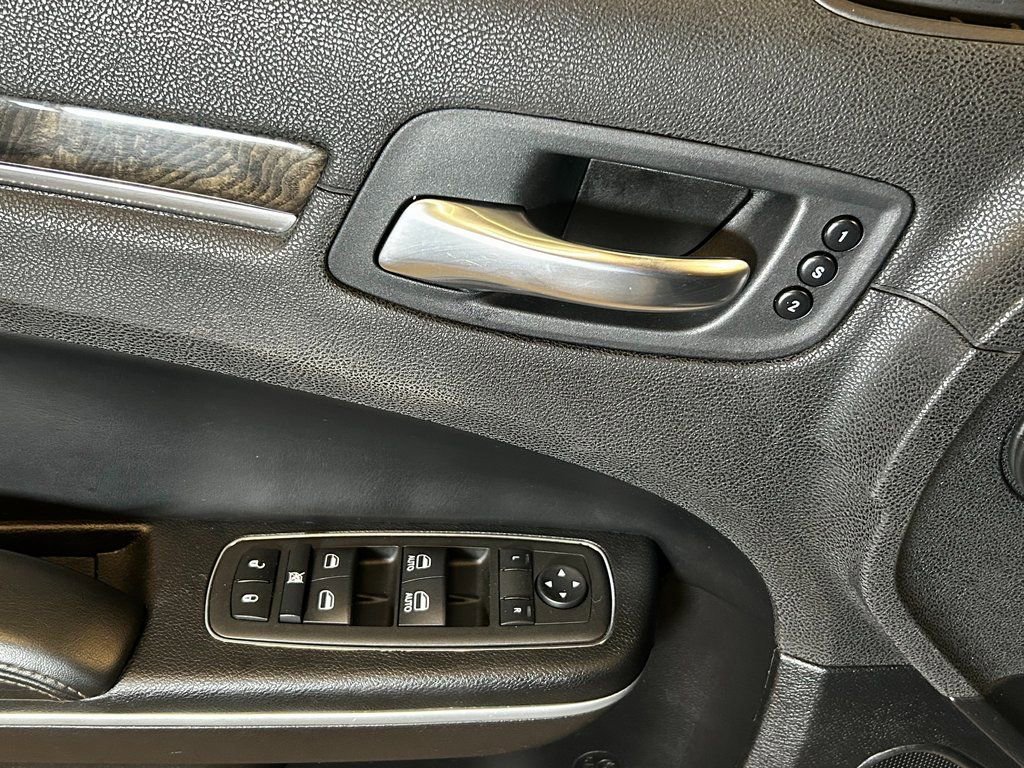 Used 2021 Chrysler 300 Touring L image 12