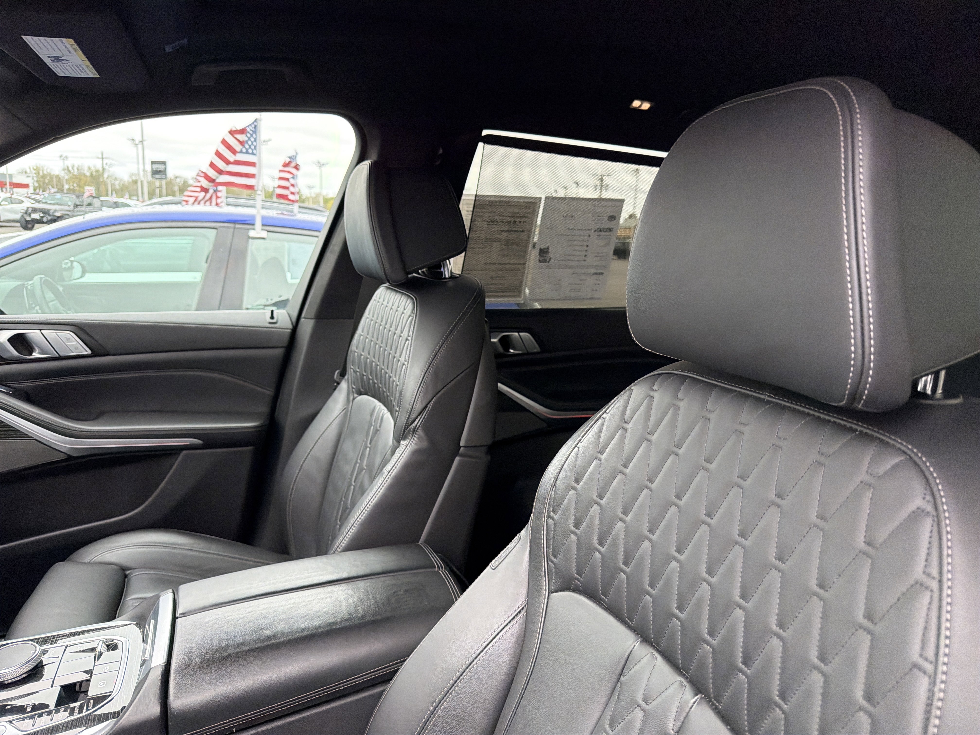 Used 2022 BMW X7 M50i w/ Cold Weather Package image 9