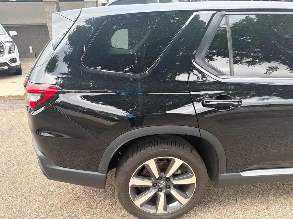 Used 2025 Honda Pilot Touring image 7