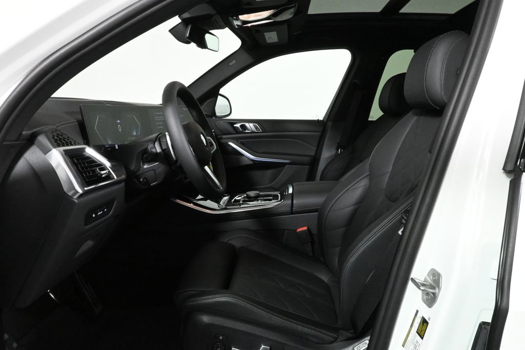 Used 2026 BMW X5 xDrive40i w/ M Sport Package image 3