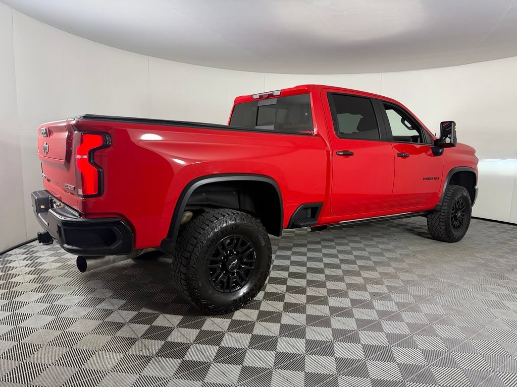 Used 2025 Chevrolet Silverado 2500 ZR2 w/ Technology Package AWD/4WD image 5