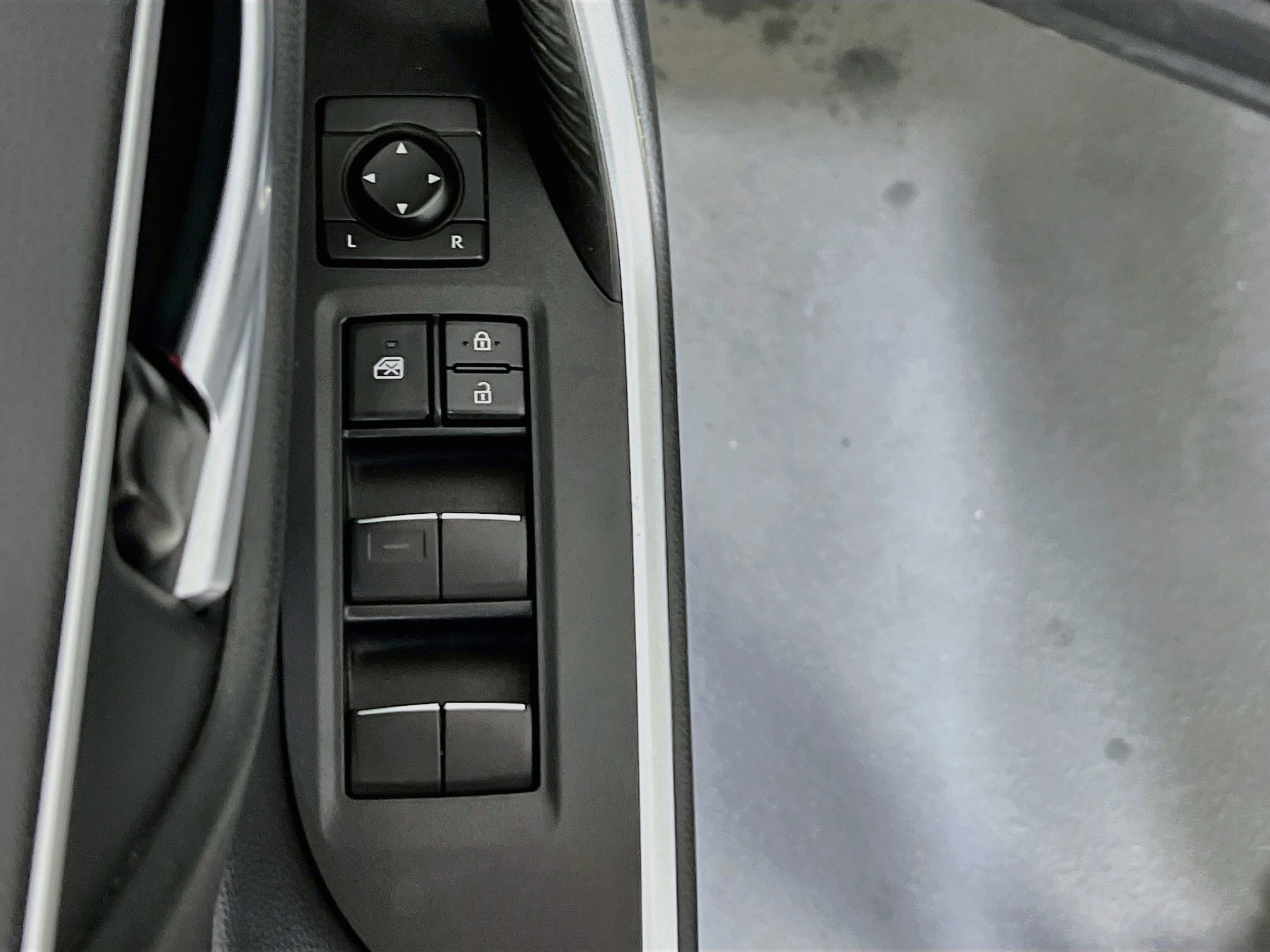 Used 2021 Toyota RAV4 XLE Premium AWD/4WD image 17