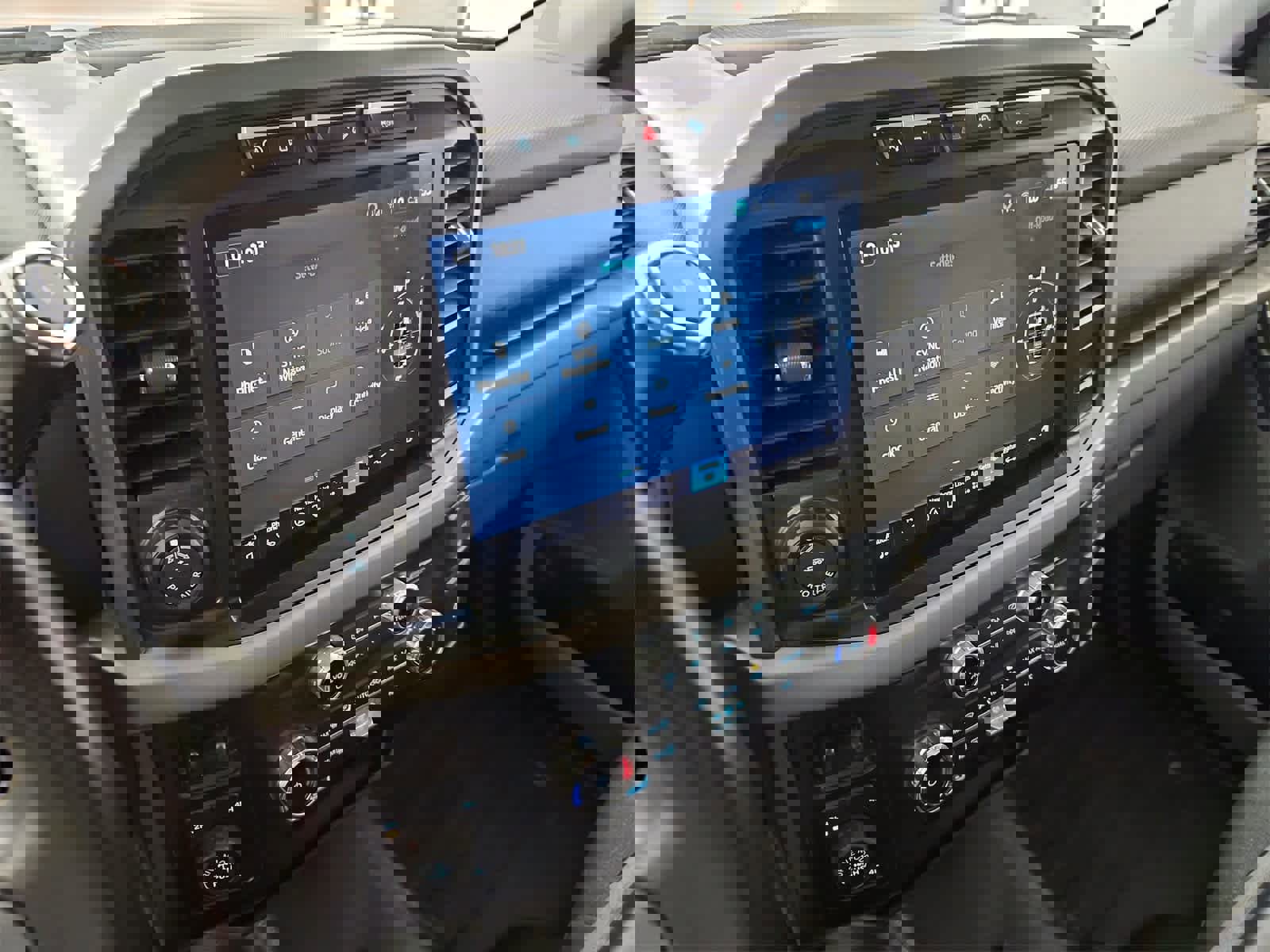 Used 2024 Ford F150 XLT w/ FX4 Off-Road Package image 27