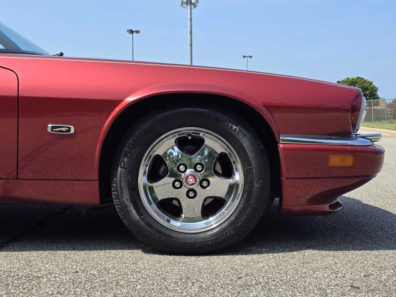 Used 1995 Jaguar XJS V12 Convertible image 16