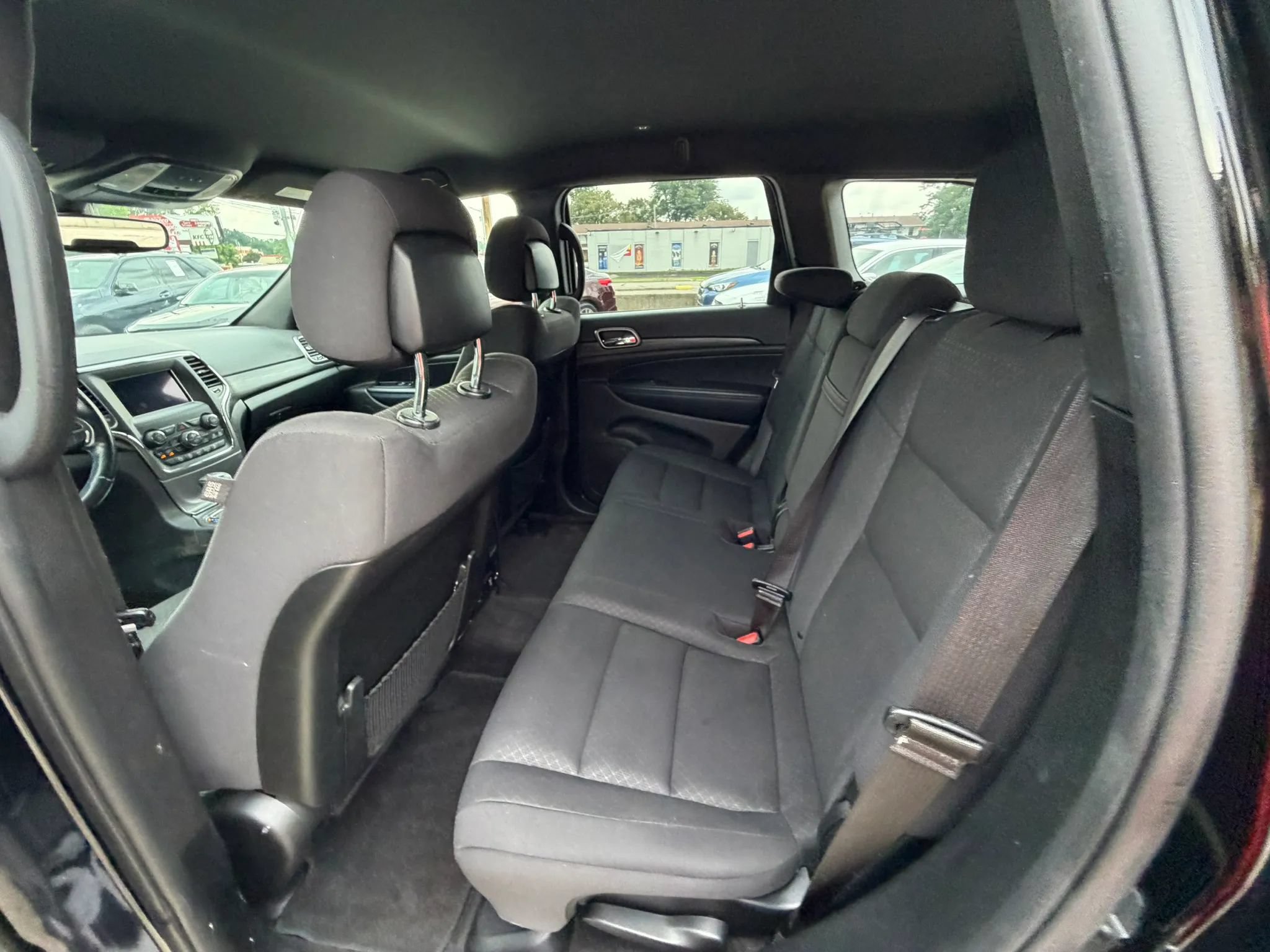 Used 2019 Jeep Grand Cherokee Laredo AWD/4WD image 25