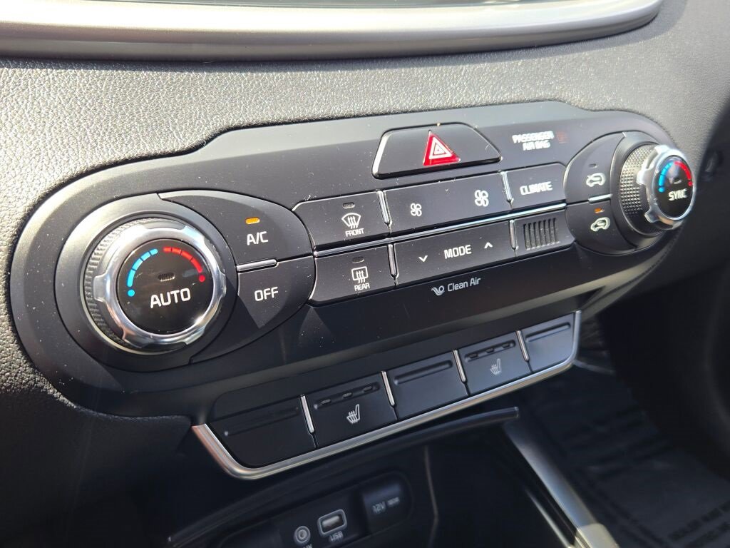 Used 2017 Kia Sorento LX w/ LX Convenience Package image 25