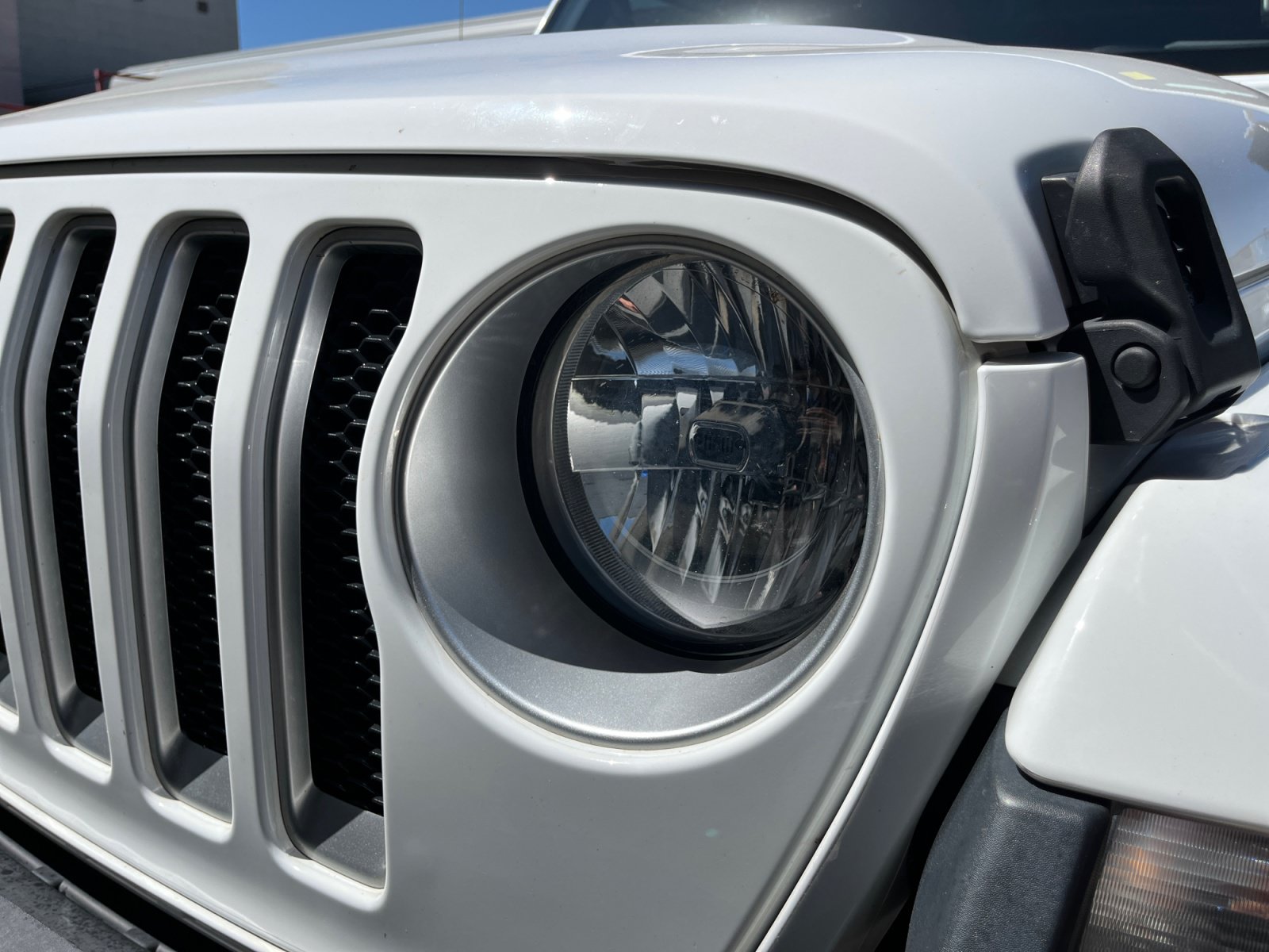 Used 2018 Jeep Wrangler Unlimited Sahara AWD/4WD image 11