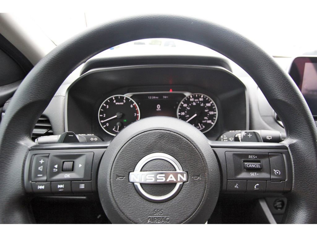 Used 2024 Nissan Rogue S image 9
