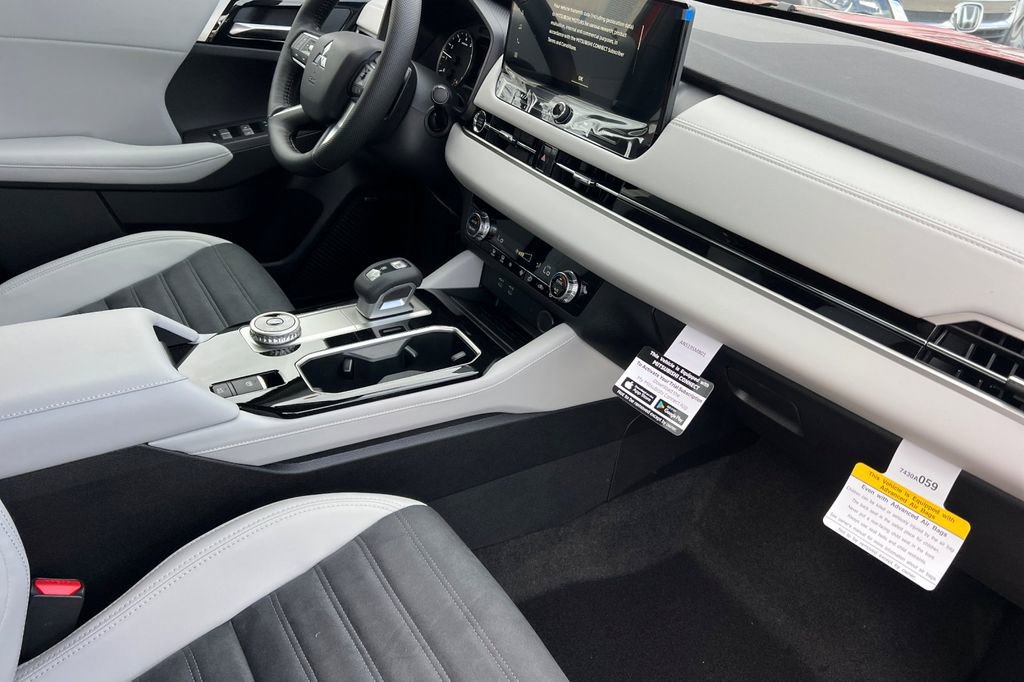 New 2026 Mitsubishi Outlander SE image 17