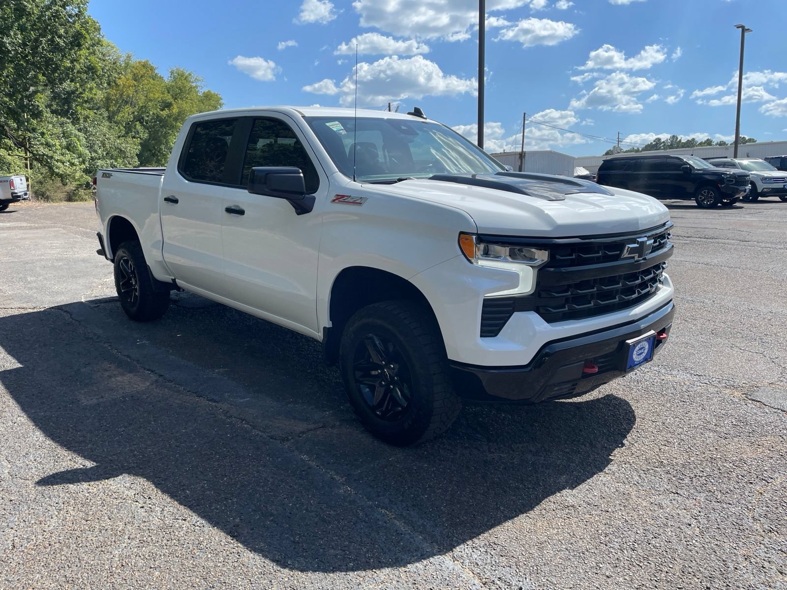 Used 2024 Chevrolet Silverado 1500 LT Trail Boss w/ Convenience Package II AWD/4WD image 9