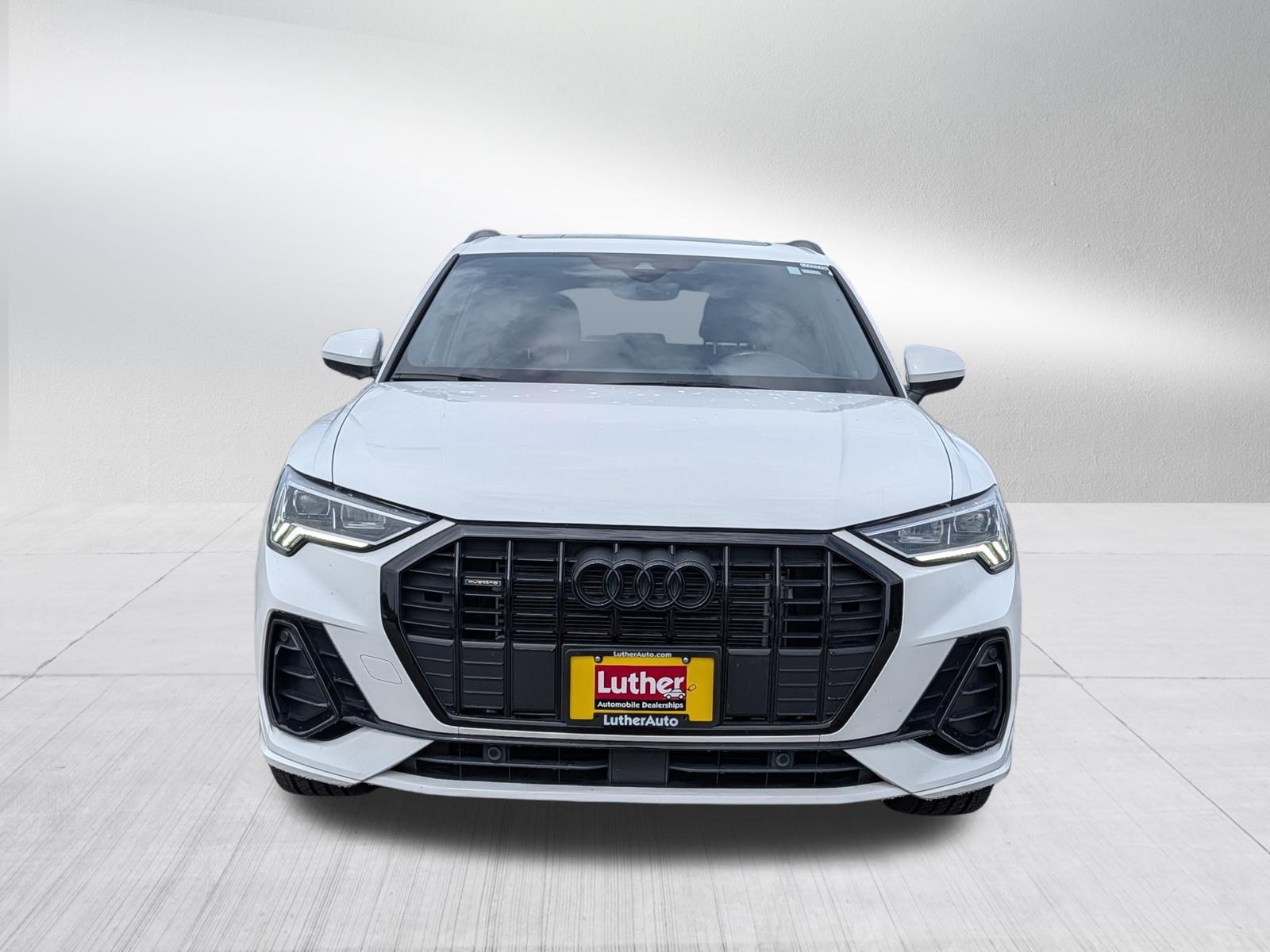 Used 2023 Audi Q3 2.0T Premium w/ Black Optic Sport Package AWD/4WD image 2