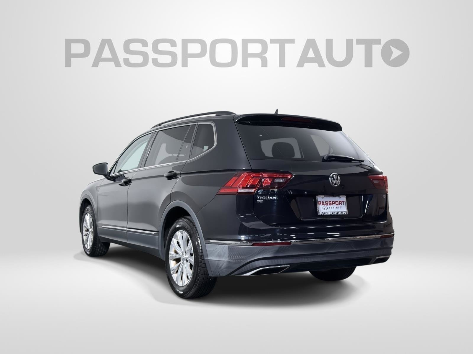 Used 2018 Volkswagen Tiguan SE w/ Panoramic Sunroof Package FWD image 5