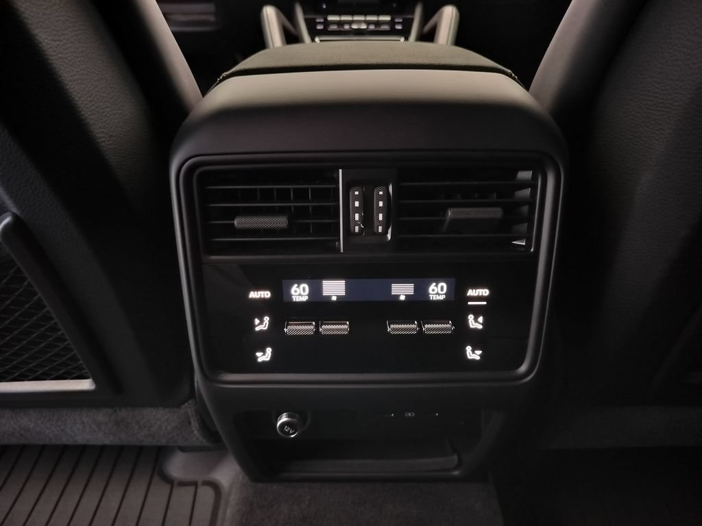 Certified 2025 Porsche Cayenne GTS AWD/4WD image 18