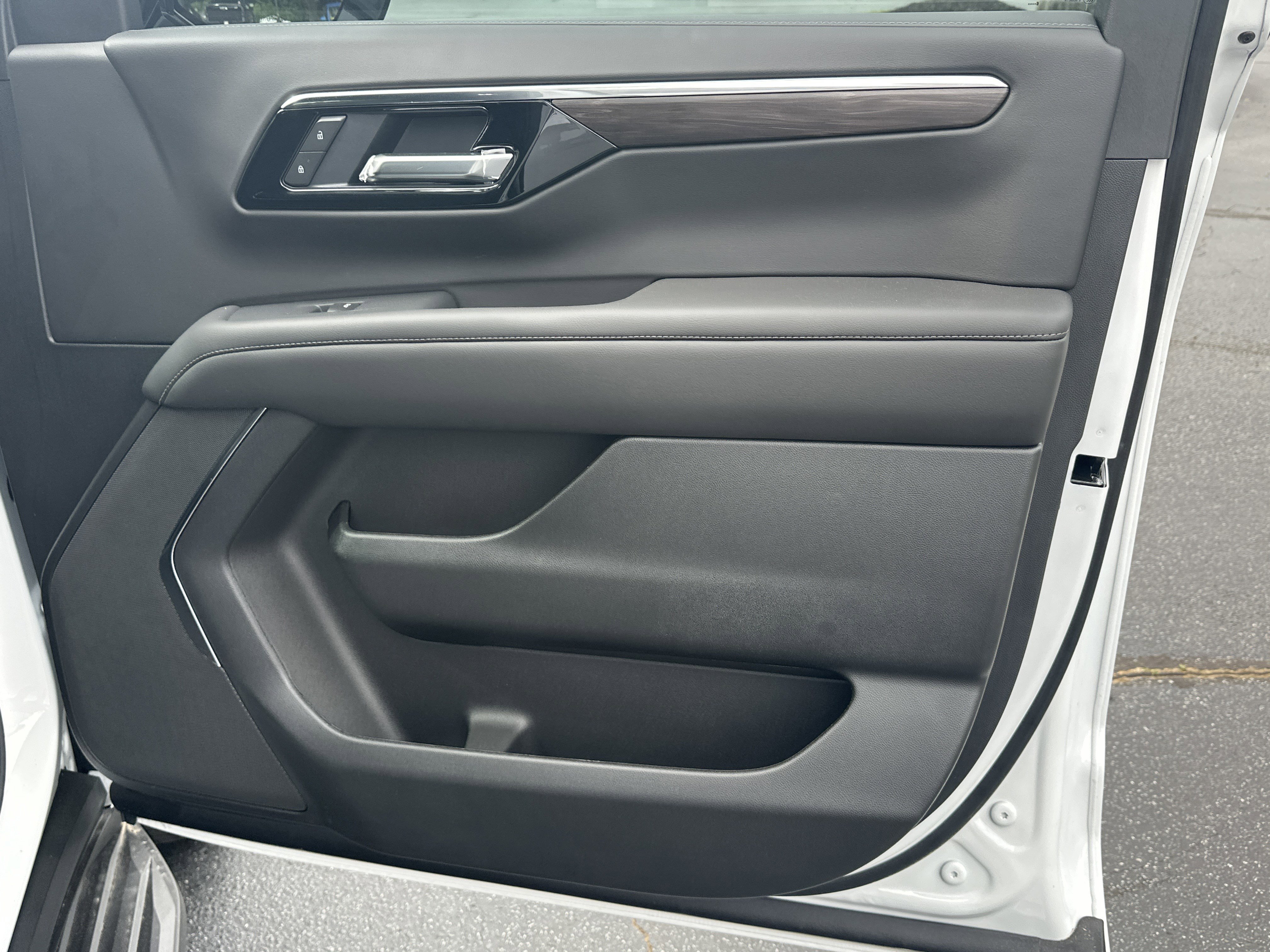 New 2026 Chevrolet Suburban LS RWD image 16