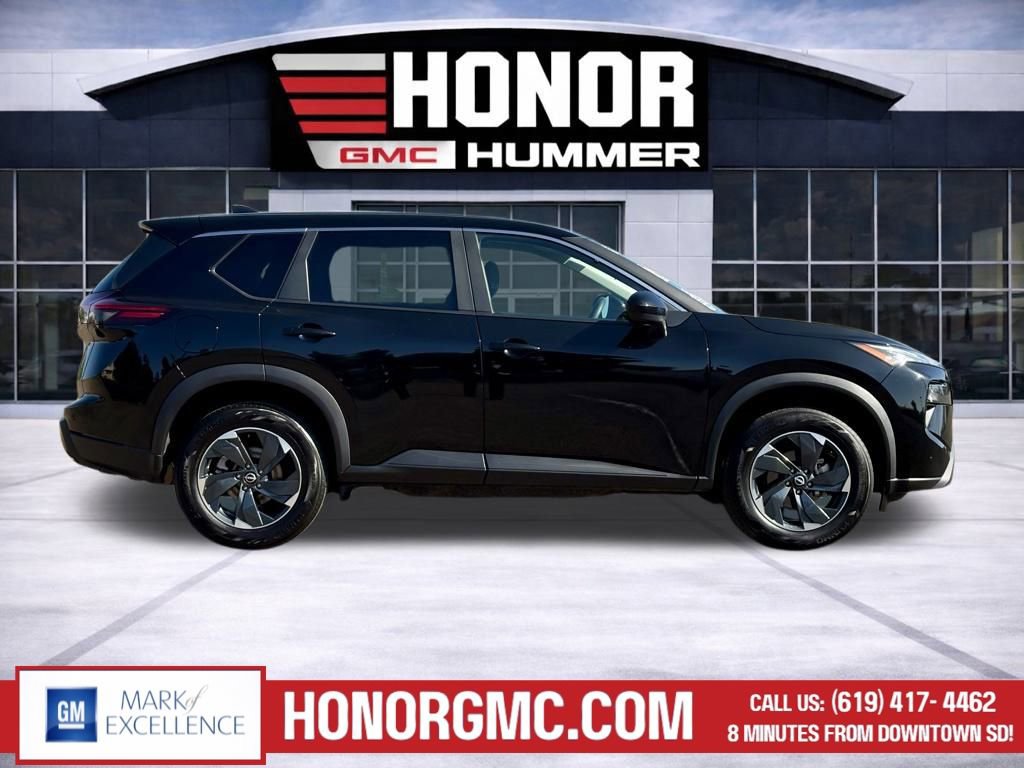 Used 2024 Nissan Rogue SV image 2