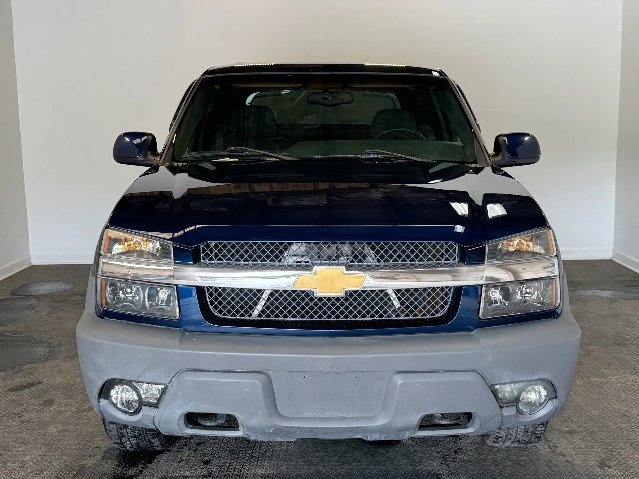 Used 2002 Chevrolet Avalanche 4x4 w/ Off-Road Suspension Pkg image 2