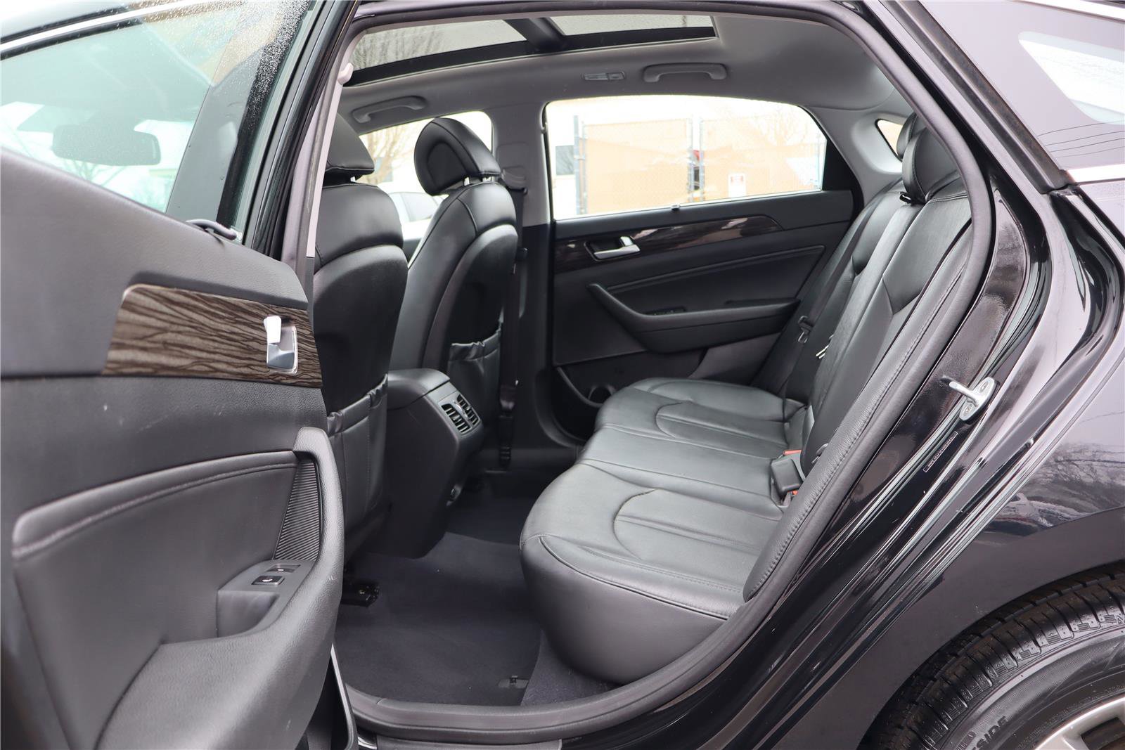 Used 2015 Hyundai Sonata Limited w/ Option Group 06 image 23