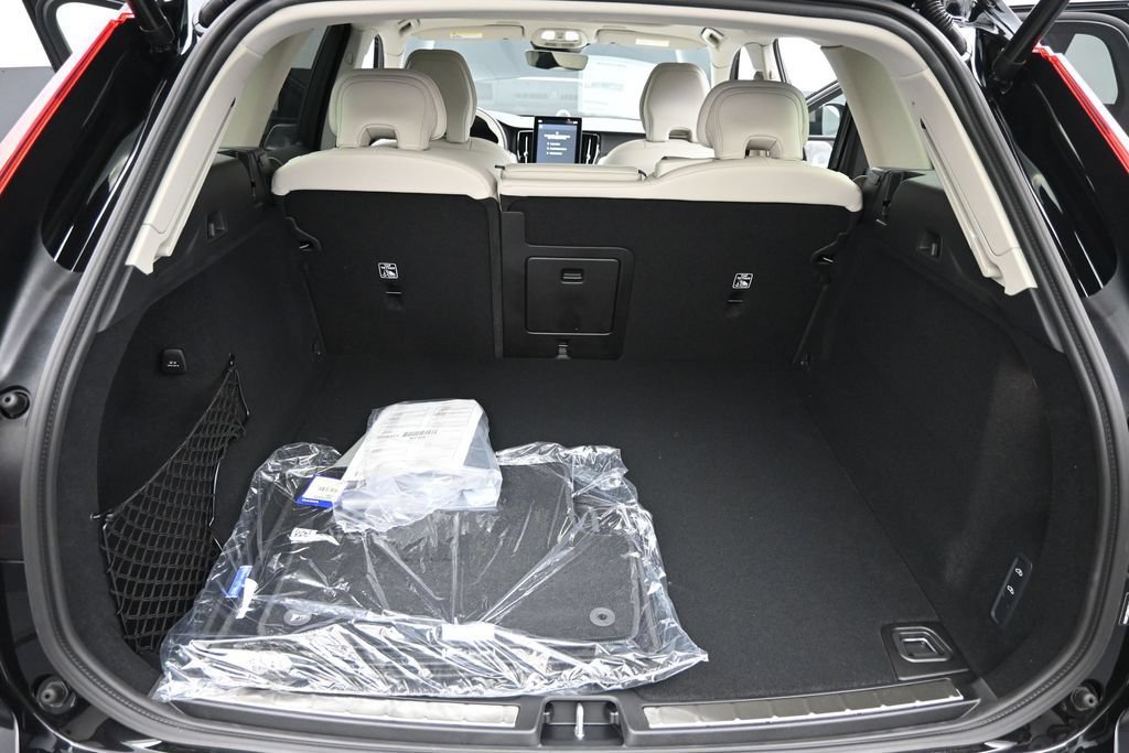 New 2026 Volvo XC60 B5 Ultra w/ Climate Package AWD/4WD image 18