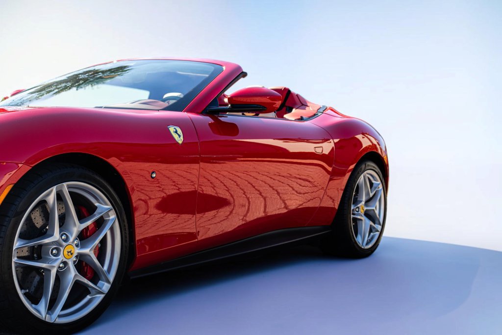 Certified 2025 Ferrari Roma Spider RWD image 31
