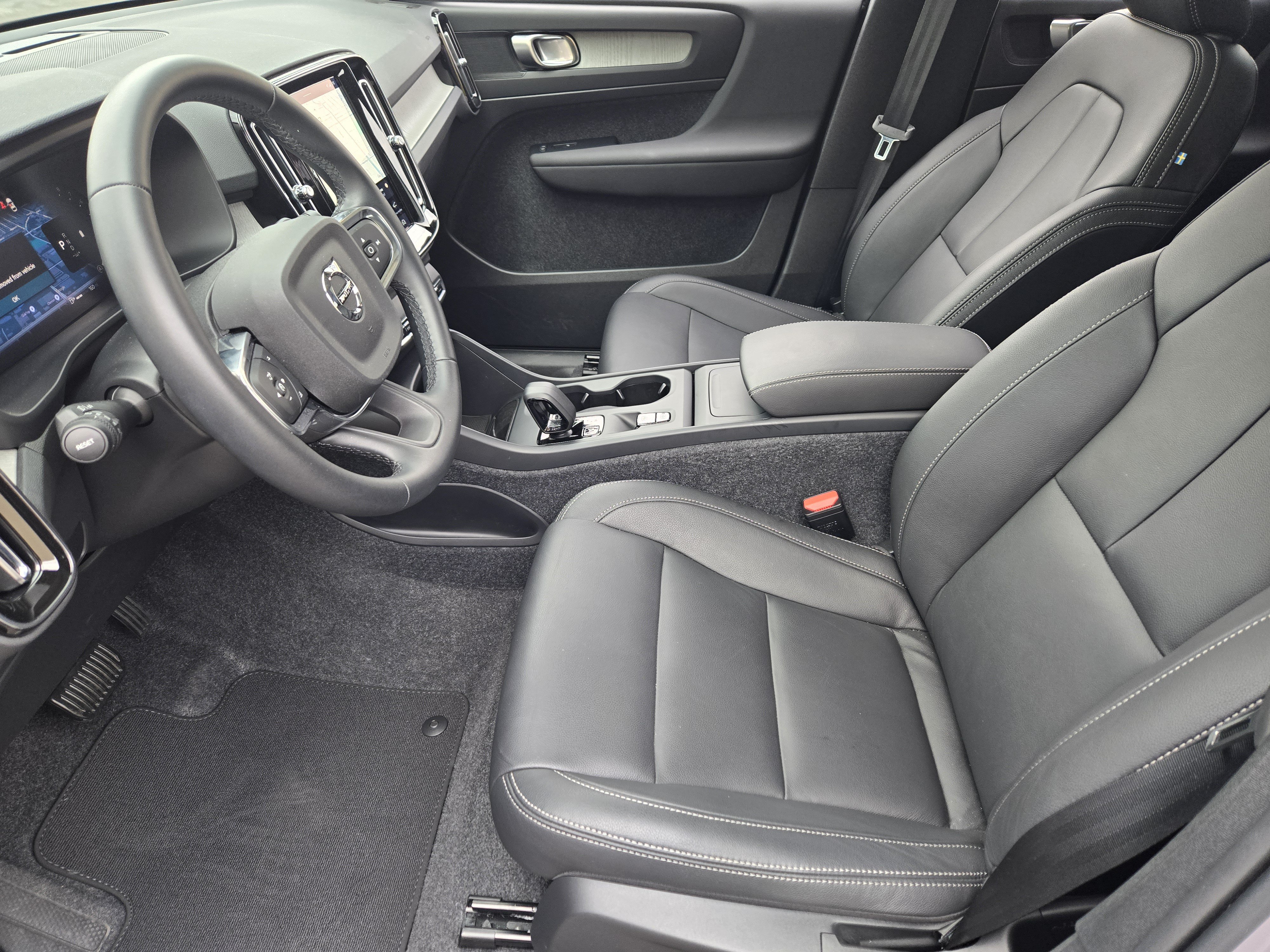 Certified 2026 Volvo XC40 B4 Core w/ Climate Package FWD image 11