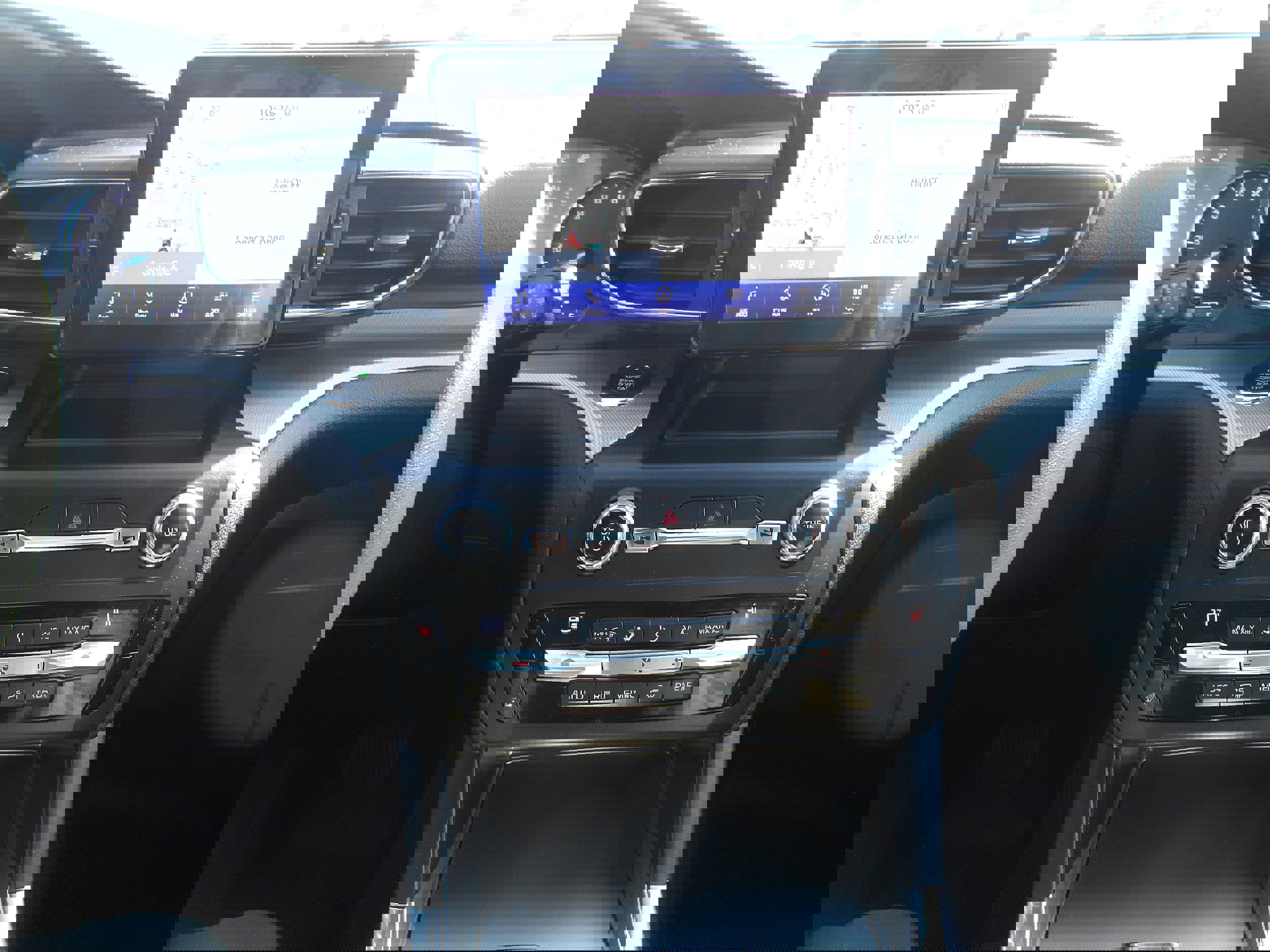 Used 2020 Ford Explorer XLT w/ Equipment Group 202A image 12