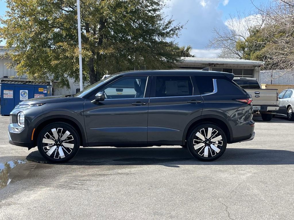 New 2026 Mitsubishi Outlander SE FWD image 2