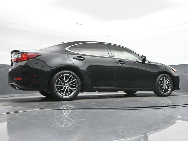 Used 2017 Lexus ES 350 w/ Luxury Package FWD image 32