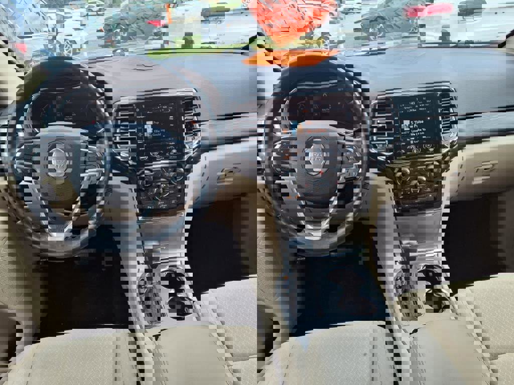 Used 2022 Jeep Grand Cherokee Laredo E AWD/4WD image 13