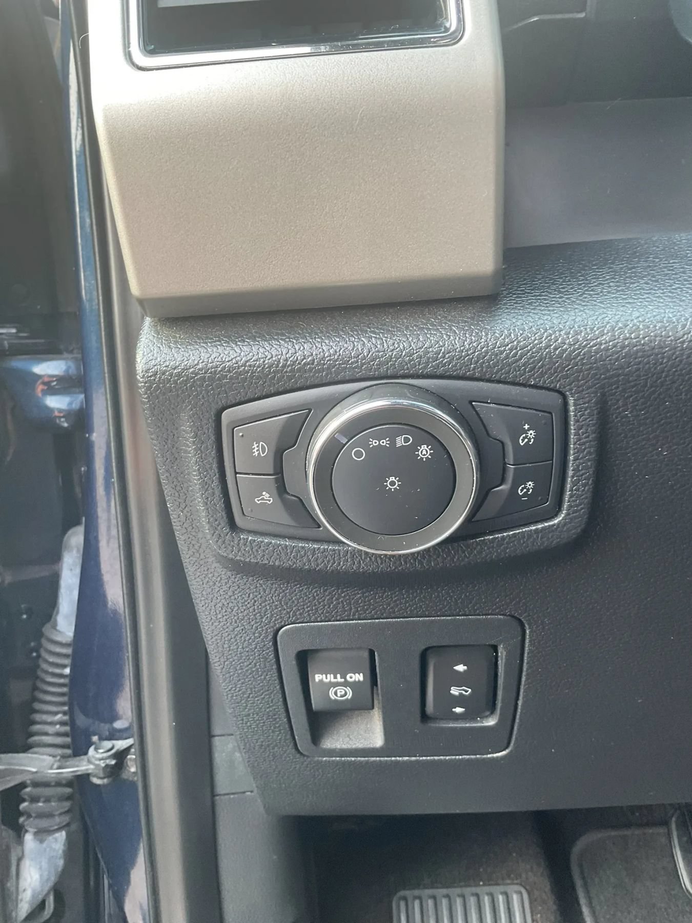 Used 2020 Ford F150 Lariat w/ Trailer Tow Package AWD/4WD image 21