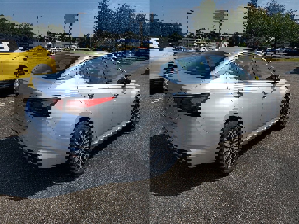 Used 2024 Nissan Altima 2.5 SV image 4