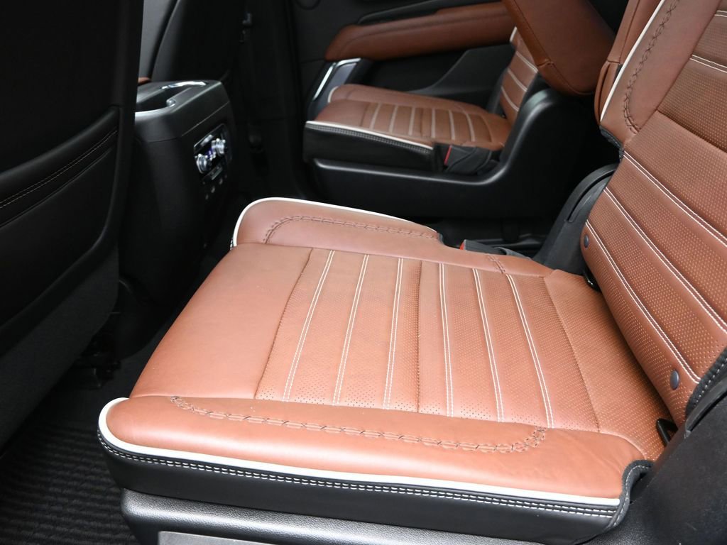 Used 2023 GMC Yukon Denali Ultimate image 16