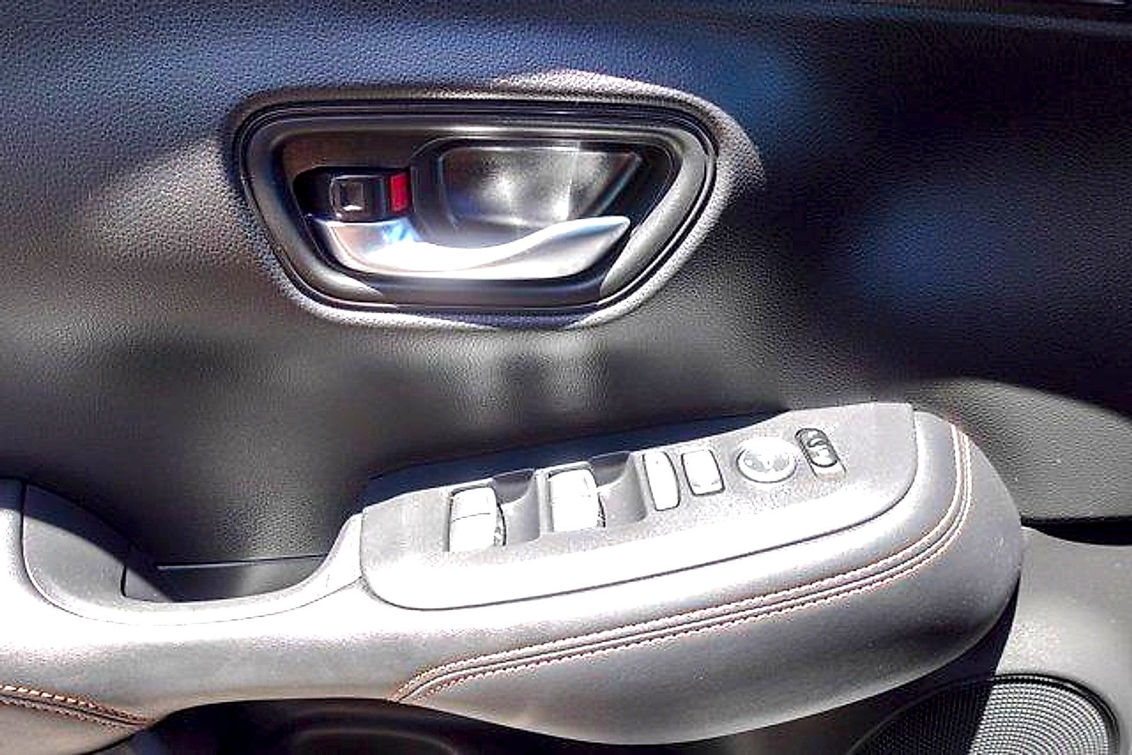 Used 2025 Honda HR-V Sport image 11