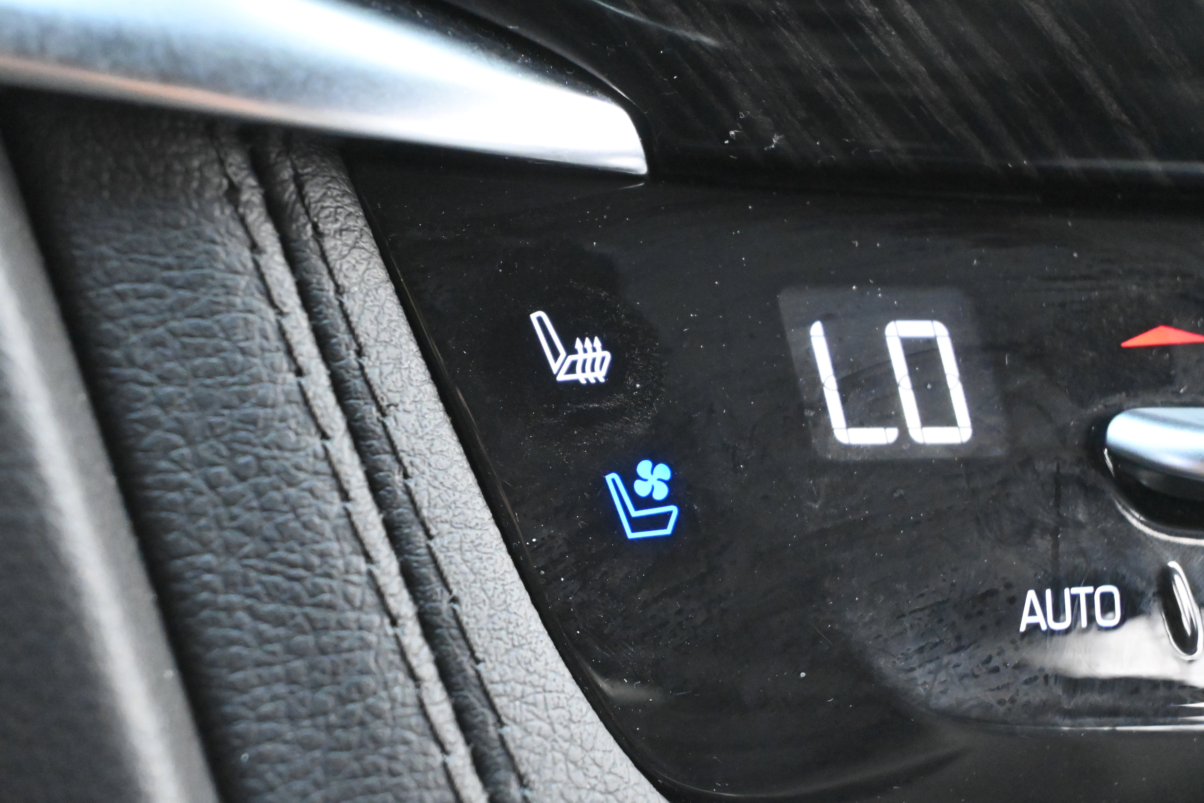 Used 2025 Cadillac XT6 Premium Luxury image 38