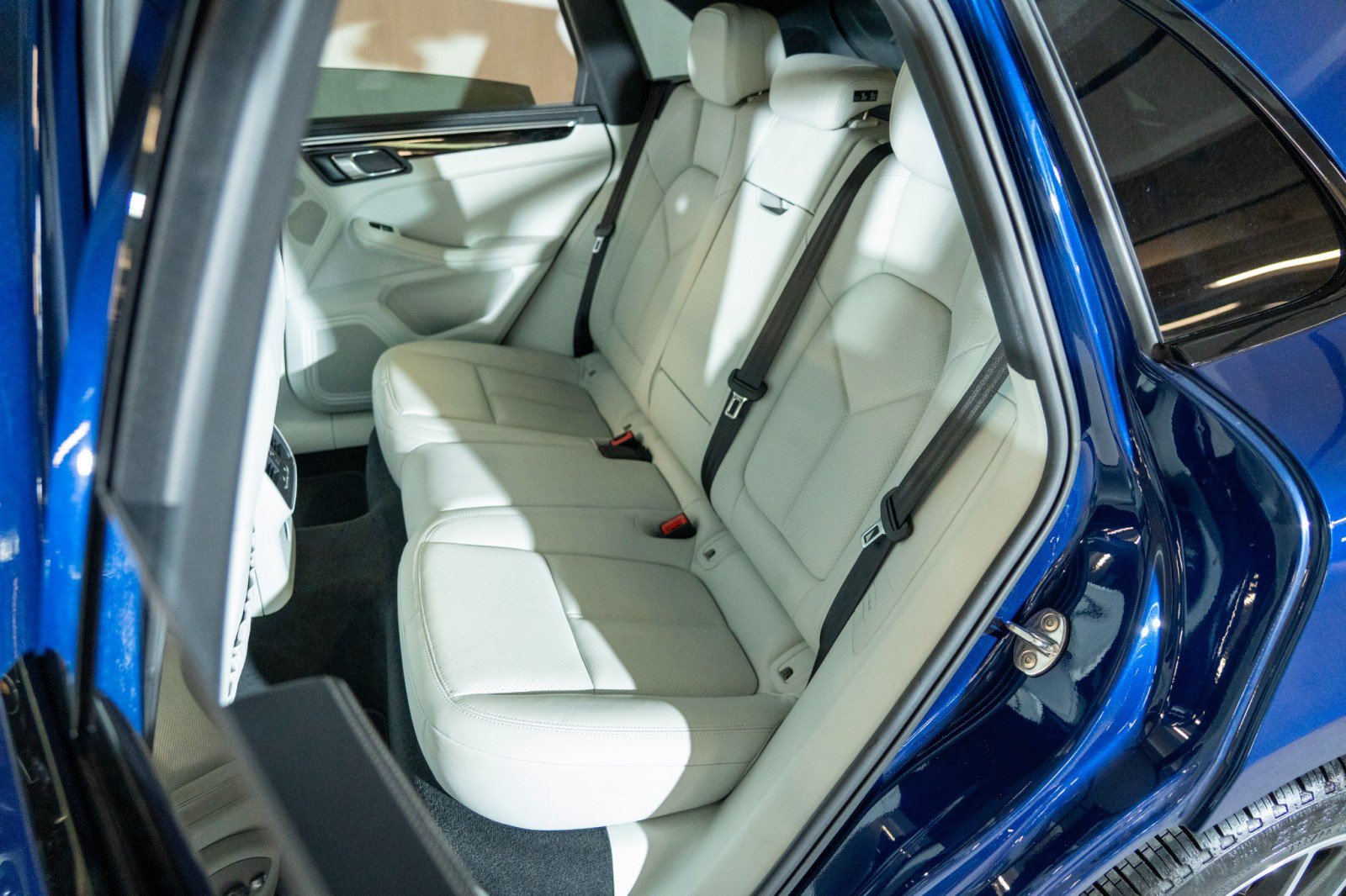Certified 2023 Porsche Macan S AWD/4WD image 22