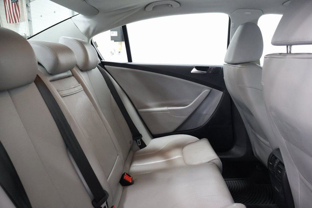 Used 2010 Volkswagen Passat Komfort image 24