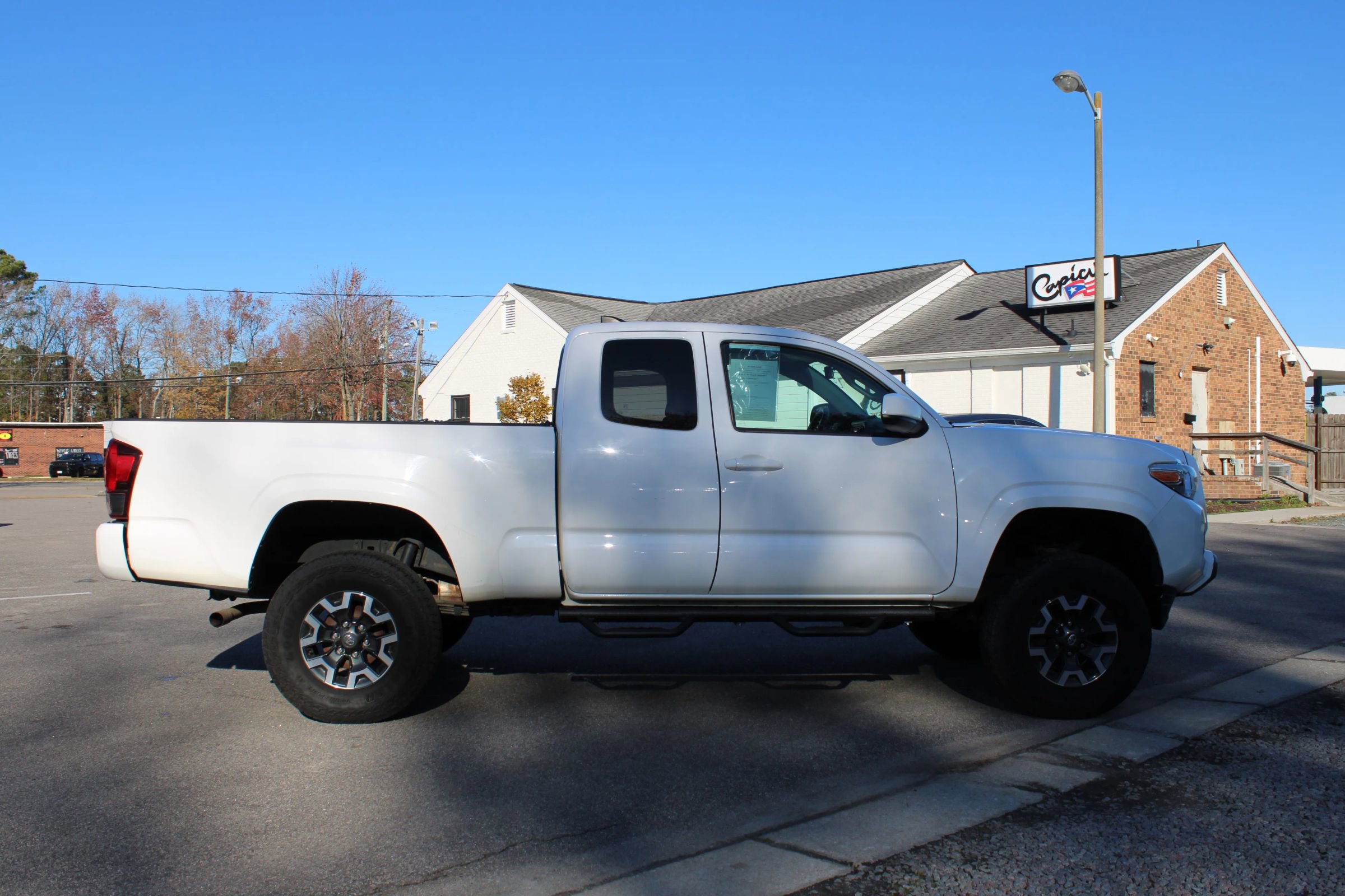 Used 2019 Toyota Tacoma SR w/ SR Convenience Package image 9