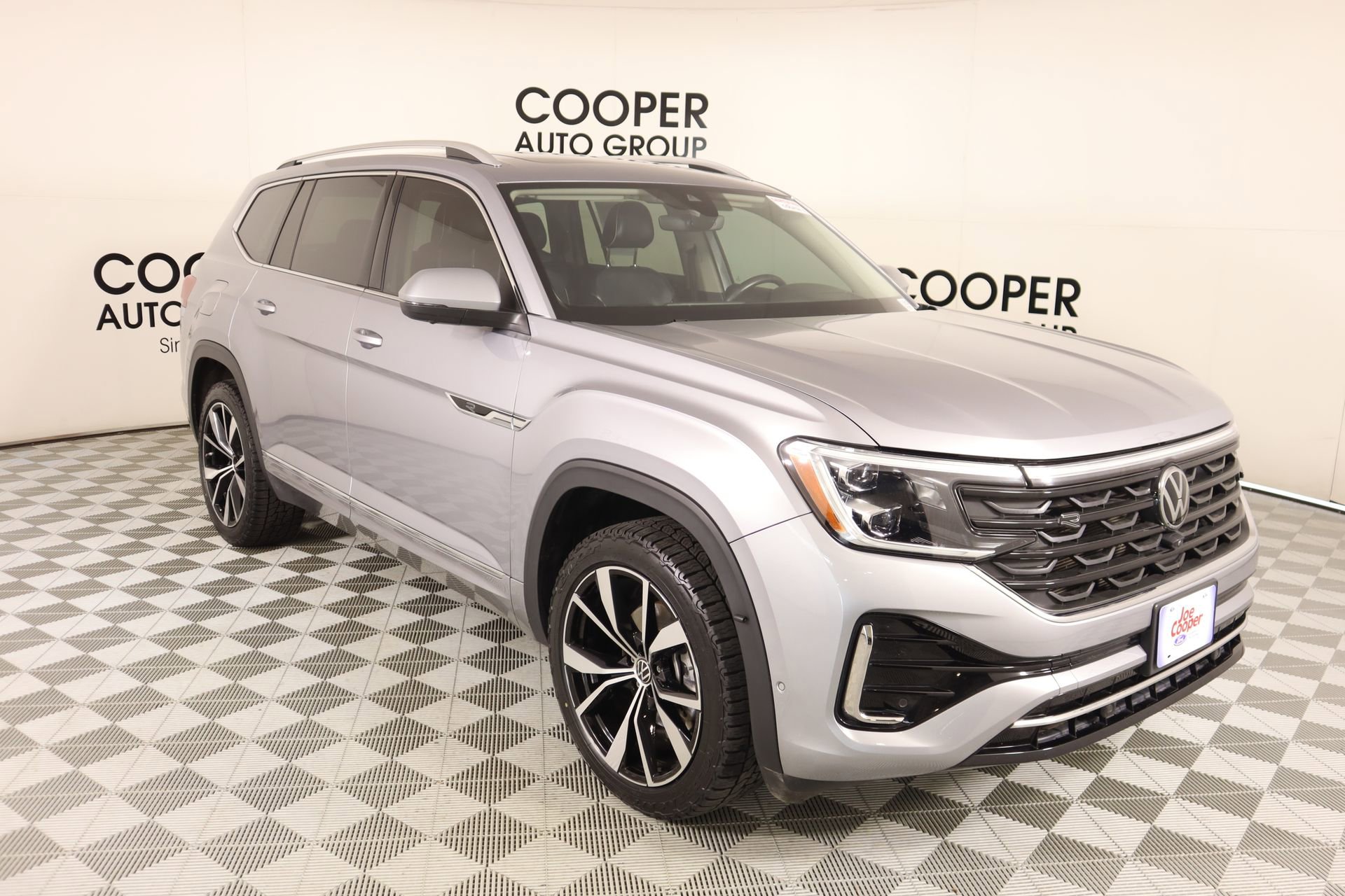 Used 2024 Volkswagen Atlas SEL Premium R-Line image 1