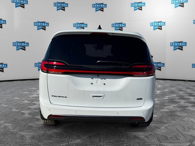 New 2026 Chrysler Pacifica Select image 4